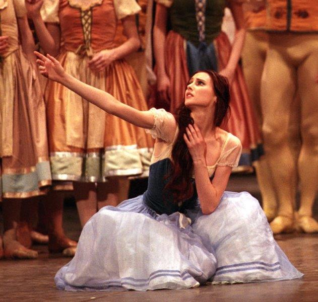 Giselle-Svetlana Zakharova ph Marco Brescia Teatro alla Scala 470346MBN