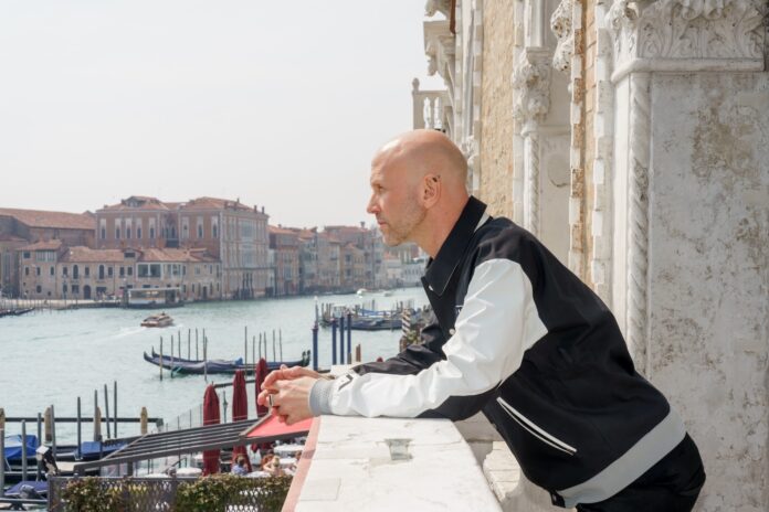 Wayne McGregor - Courtesy La Biennale di Venezia ph. Andrea Avezzů